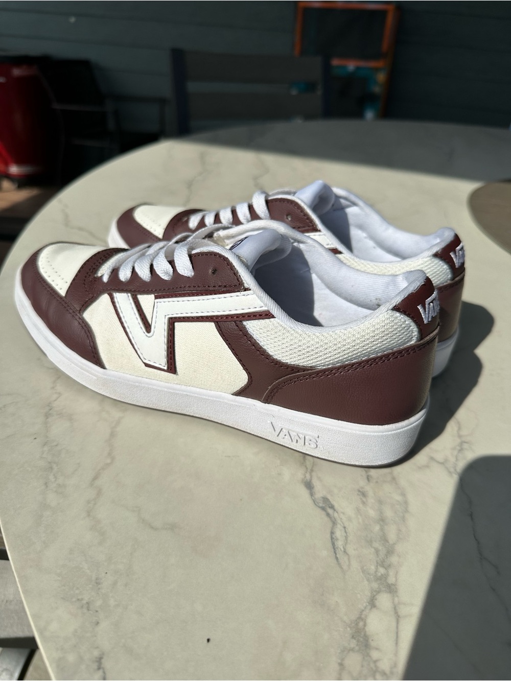 Vans Men’s Low-Top Sneakers in White and Brown Leather-Canvas